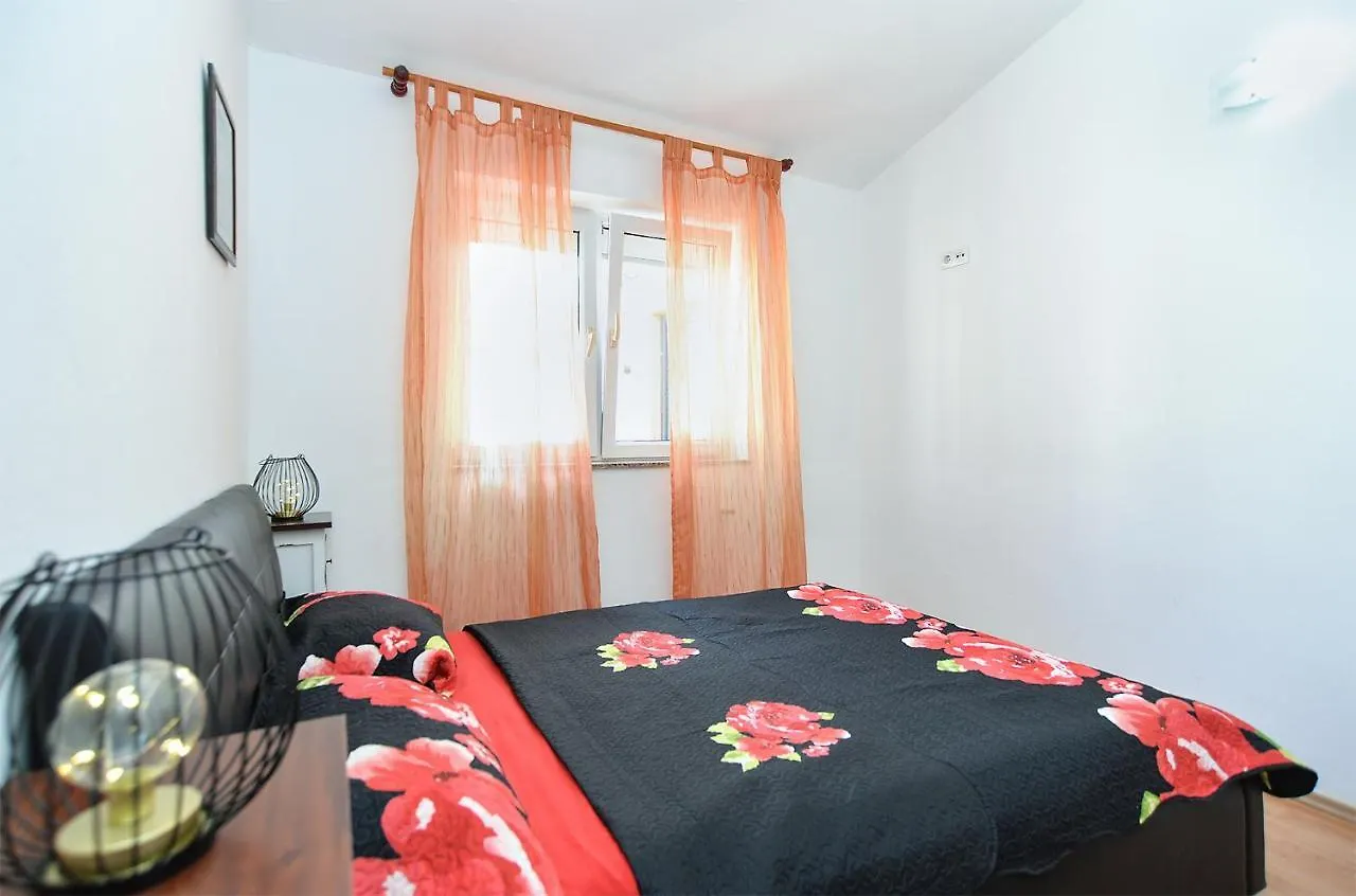 Apartments Zlata 2222 Pula