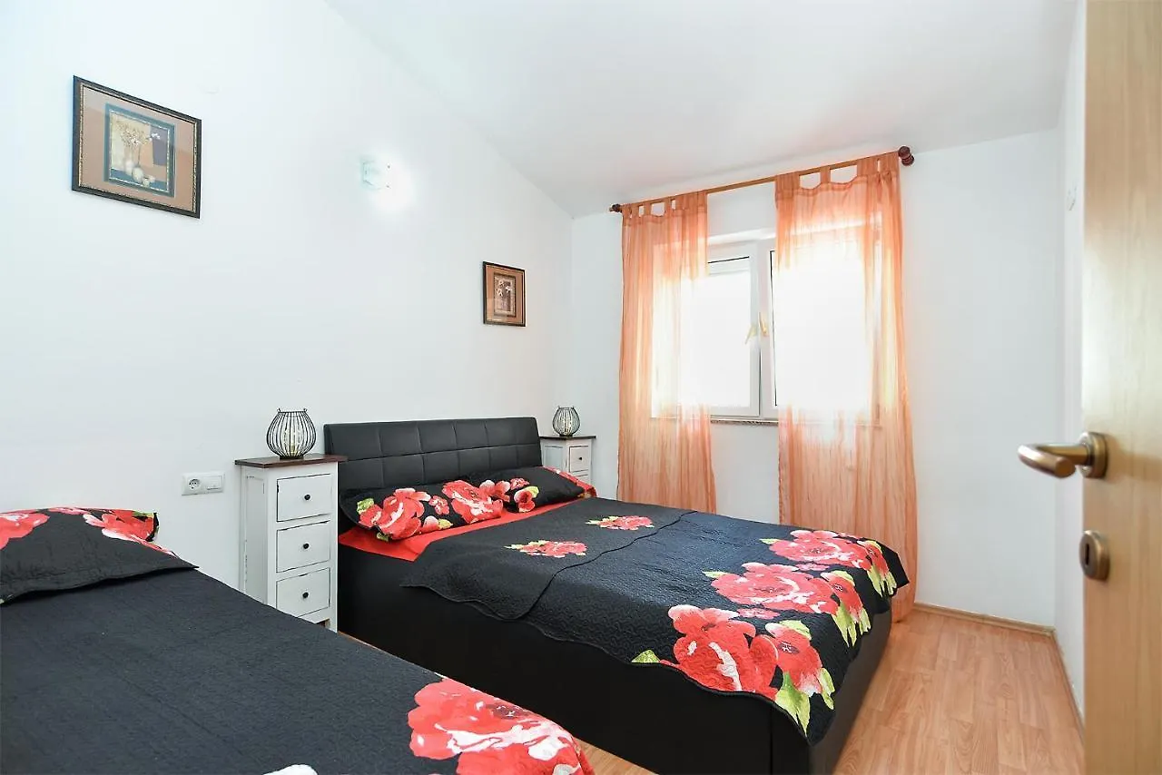 Apartments Zlata 2222 Pula 0*,  Croatia