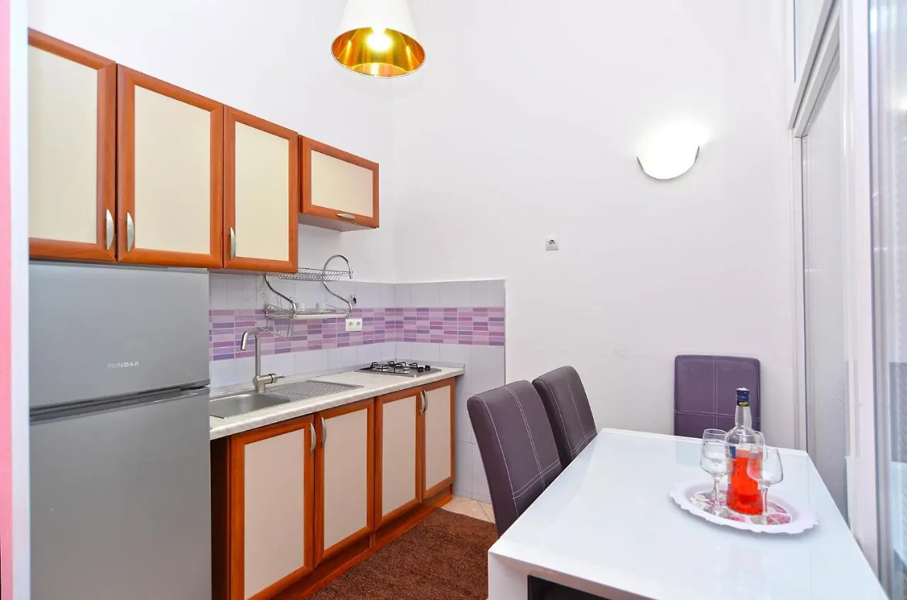 Apartments Zlata 2222 Pula