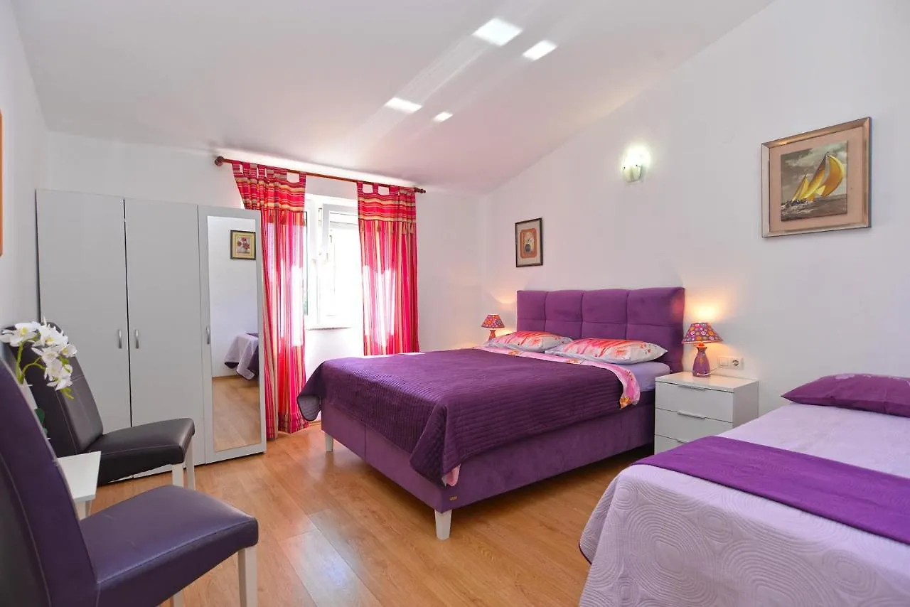 Apartments Zlata 2222 Pula