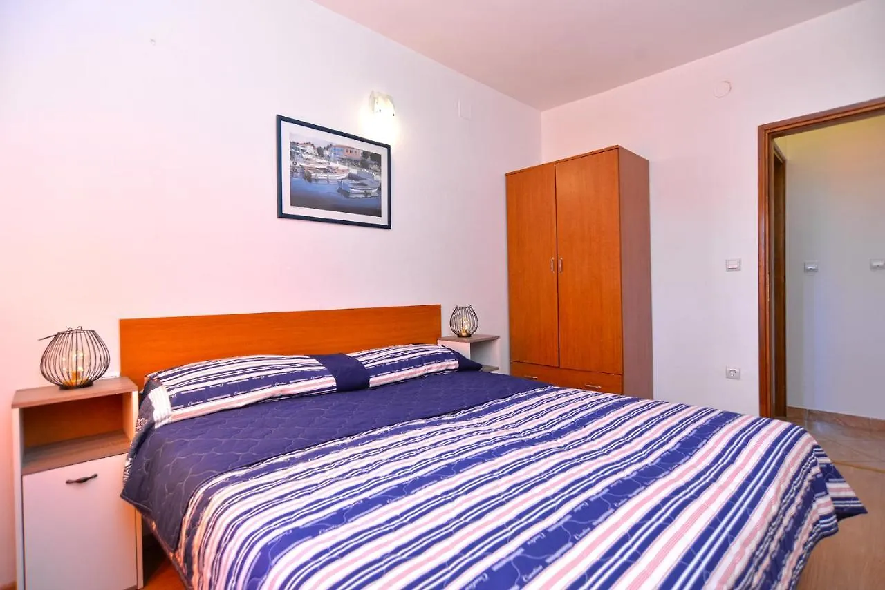 Apartments Zlata 2222 Pula
