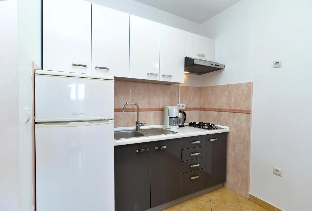 Apartments Zlata 2222 Pula 0*,  Croatia