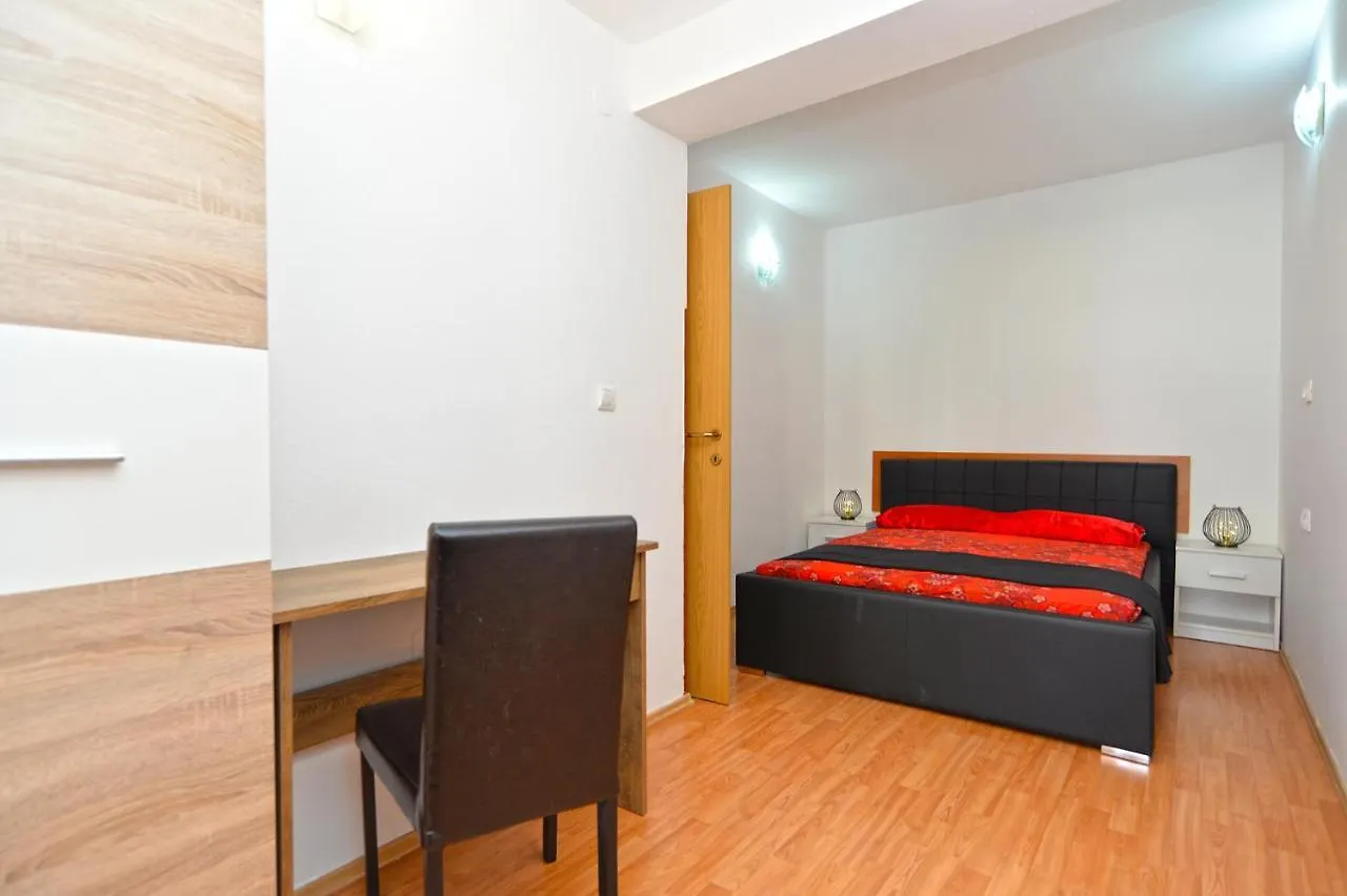 Apartments Zlata 2222 Pula