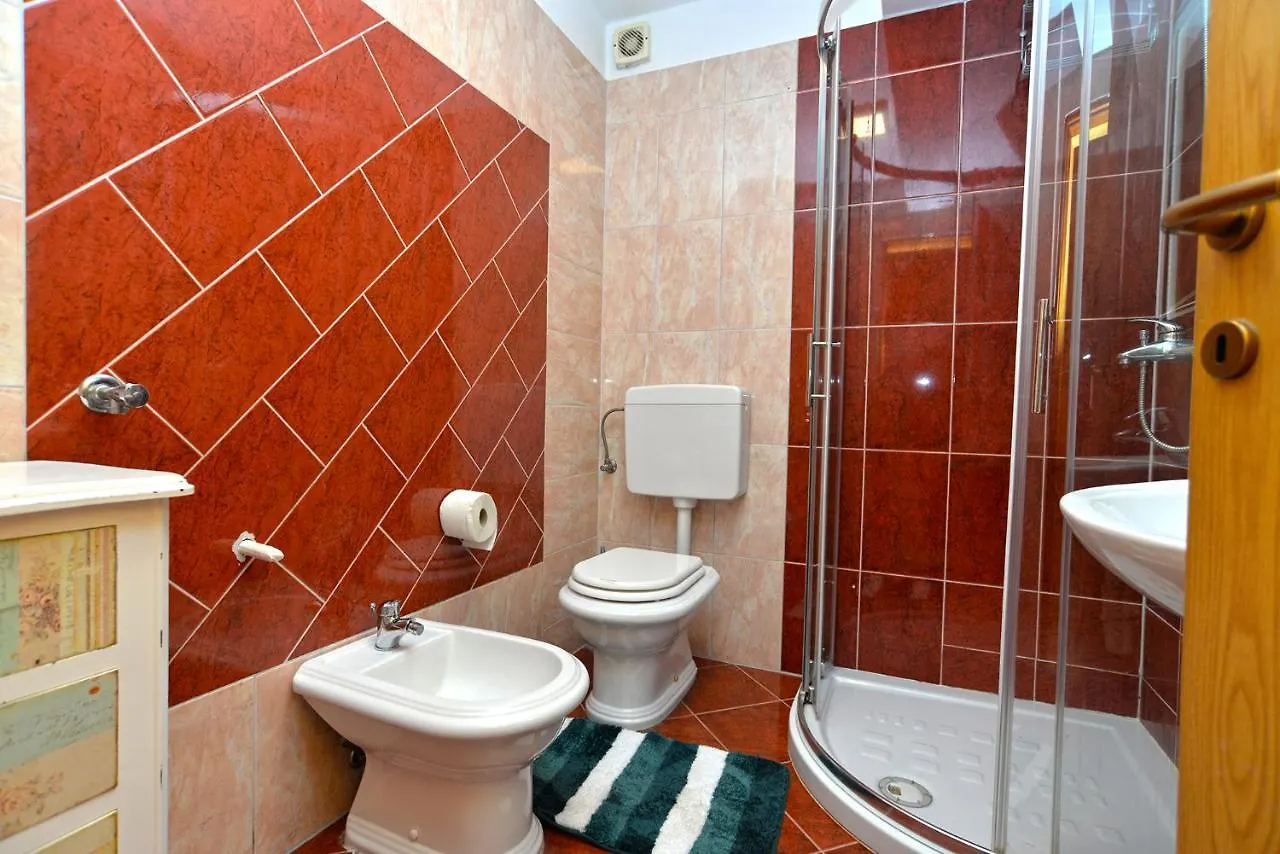 Apartments Zlata 2222 Pula