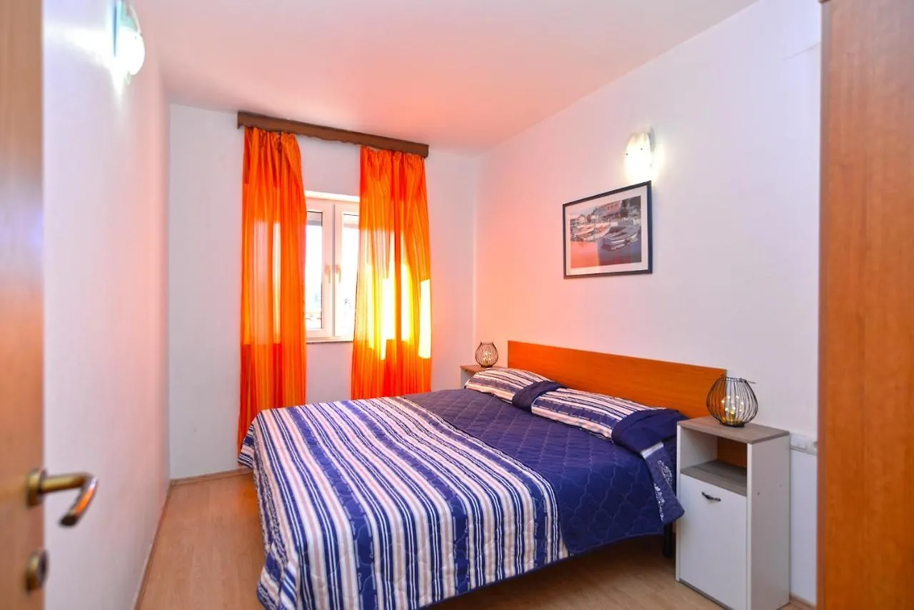 Apartments Zlata 2222 Pula