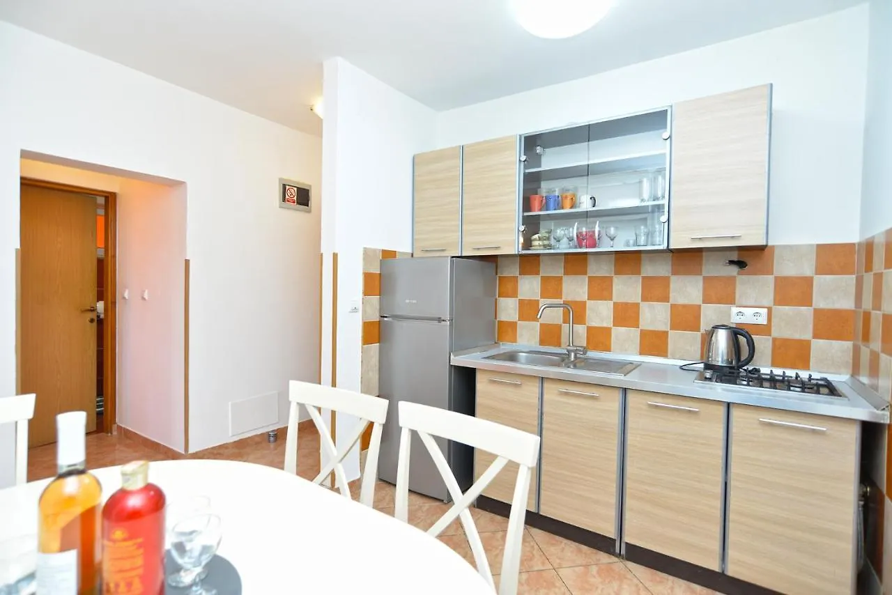 Apartments Zlata 2222 Pula