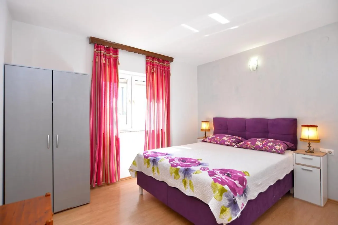 Apartments Zlata 2222 Pula