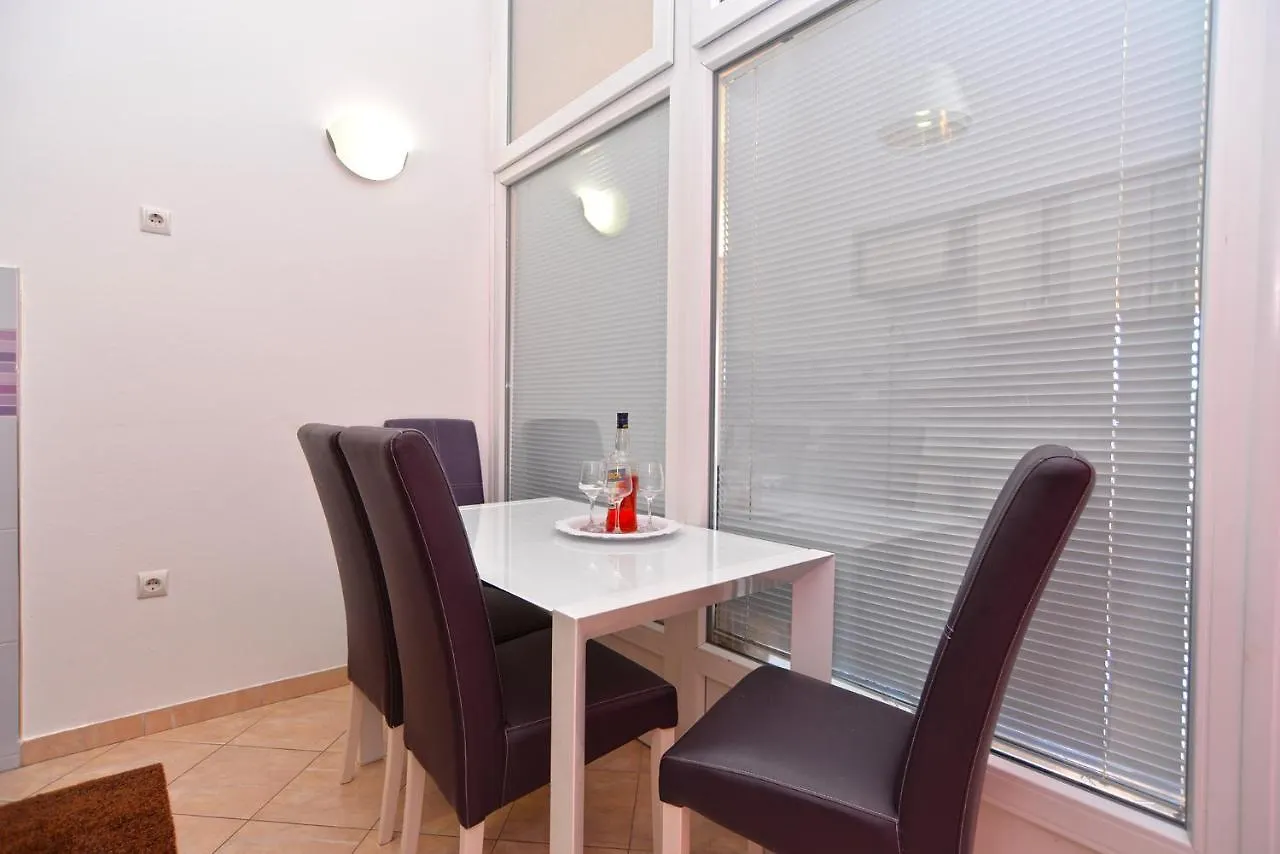 Apartments Zlata 2222 Pula