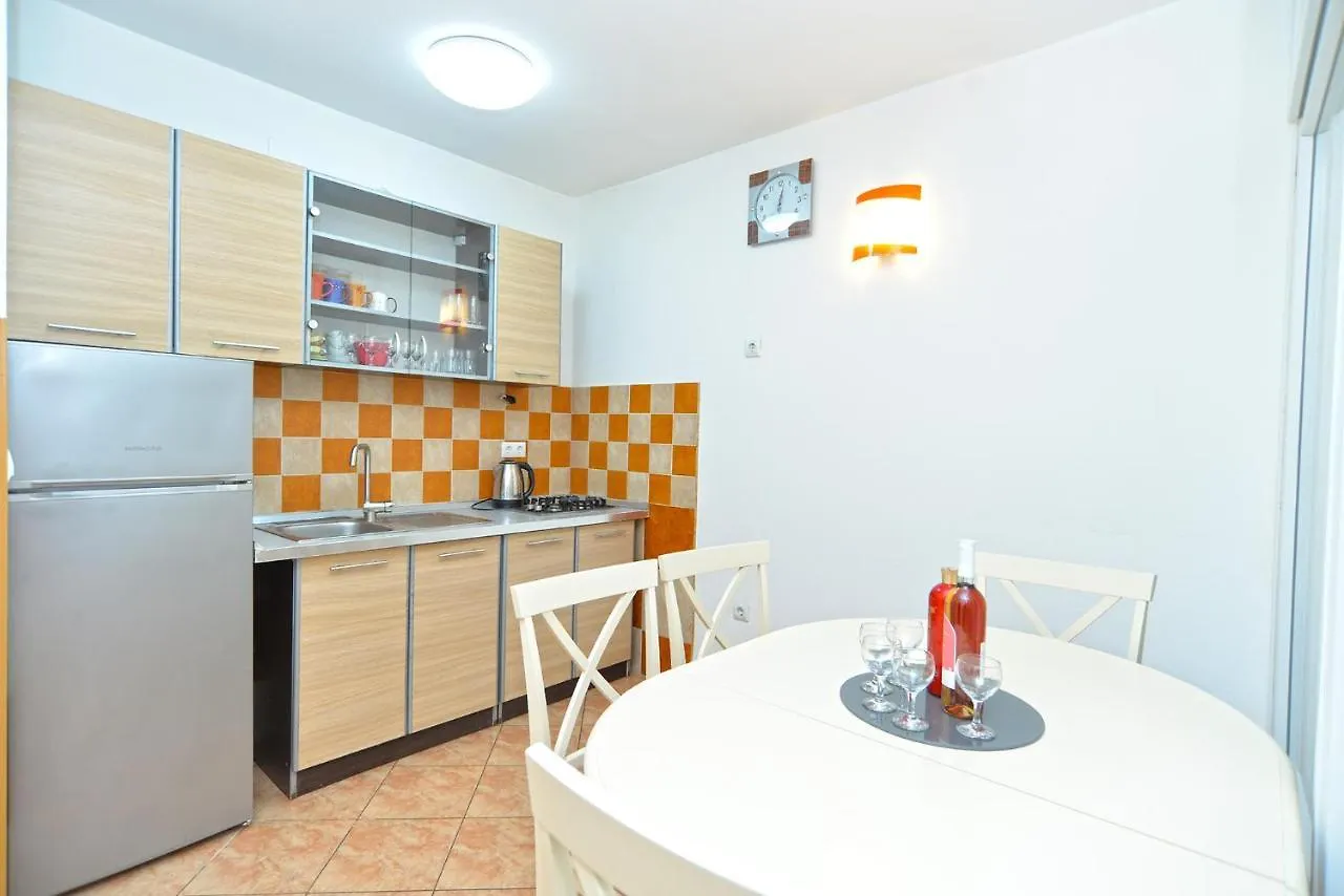 Apartments Zlata 2222 Pula